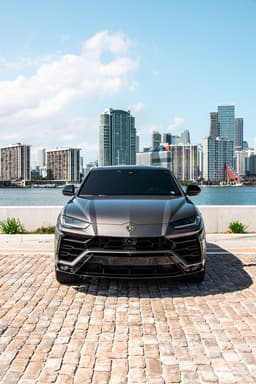 Lamborghini Urus - Thumbnail 2
