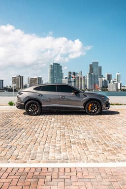 Lamborghini Urus - Thumbnail 3