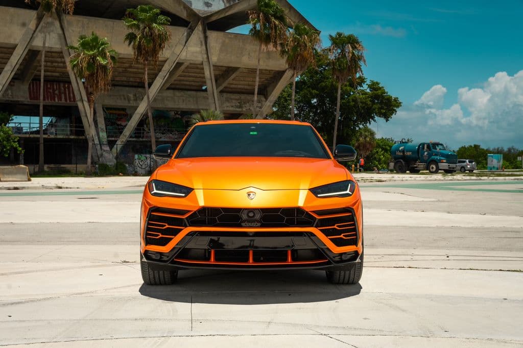 Lamborghini Urus thumbnail 2