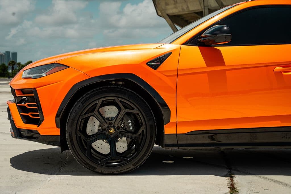 Lamborghini Urus thumbnail 4