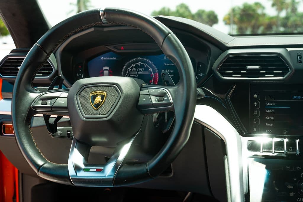 Lamborghini Urus thumbnail 5